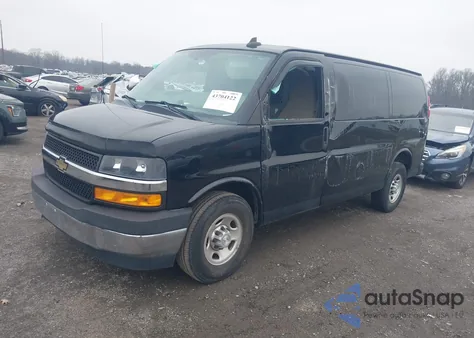 2018 Chevrolet Express 2500 Work Van z USA, uszkodzony, nr VIN 1GCWGAFBXJ1272569